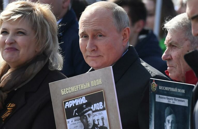 Rare criticism: Two Russian journalists appear to defy Putin
