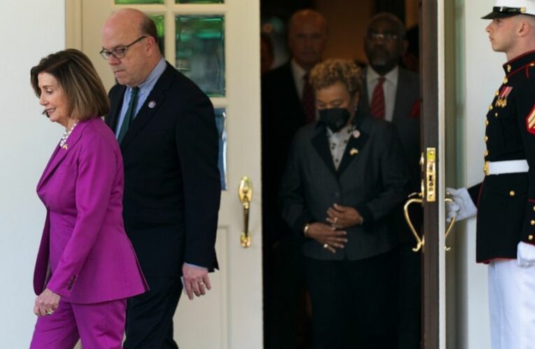 House votes to let aides unionize, bargain collectively