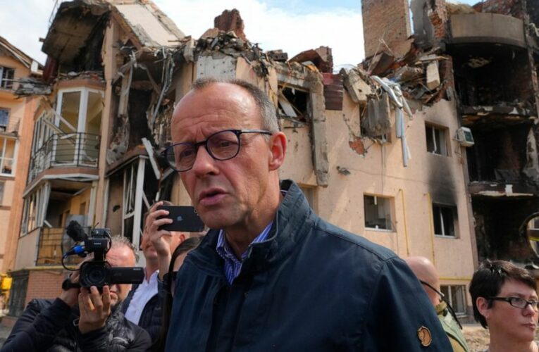 German opposition leader visits Kyiv, Scholz refuses to go