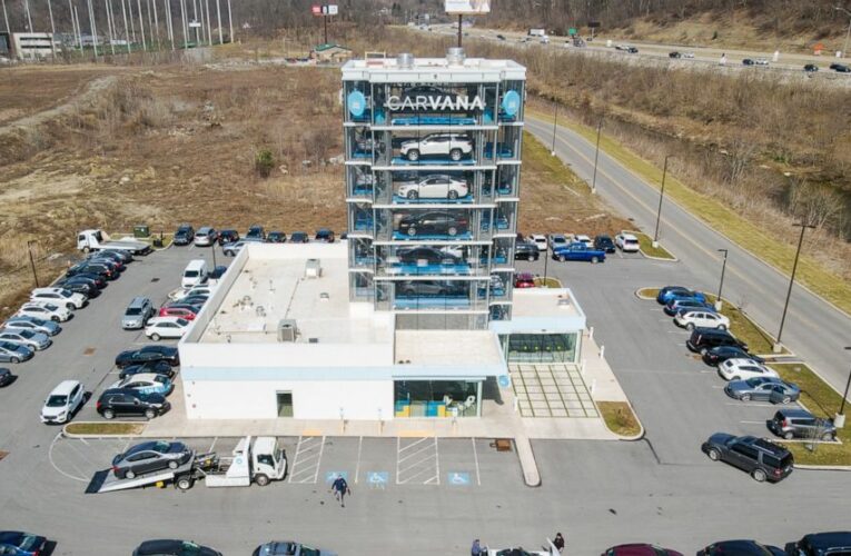 Carvana cuts 2,500 jobs, execs to forego pay for severance