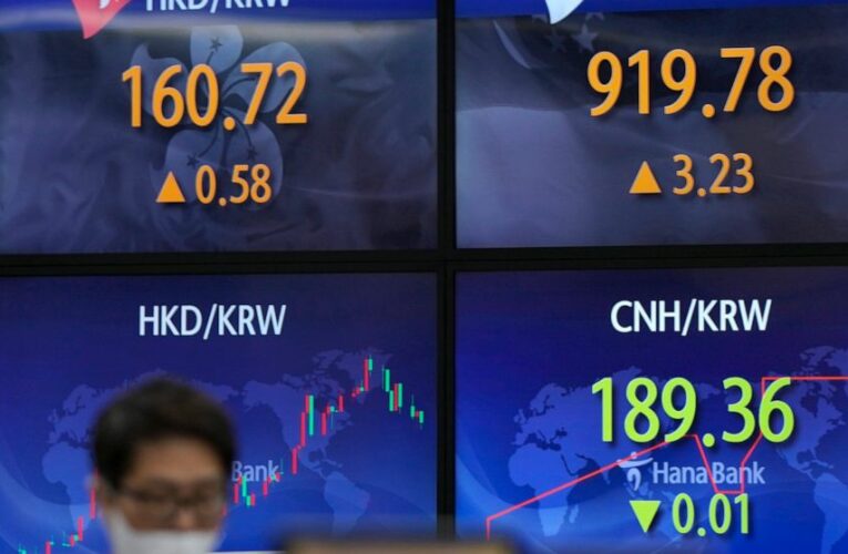 Stocks waver on Wall Street; S&P 500 holds on to weekly gain