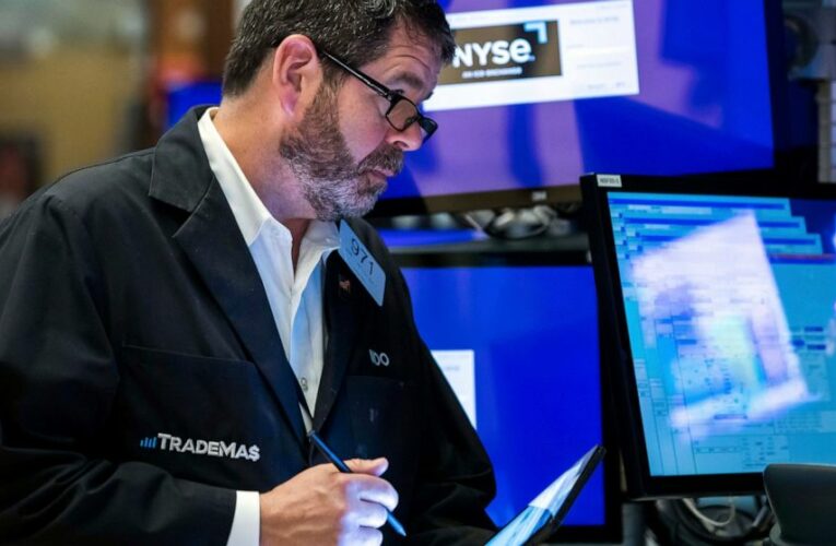 Stocks end mostly lower, extending losing streak for S&P 500