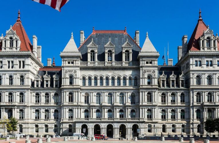 NY lawmakers pass bills to tighten state gun laws