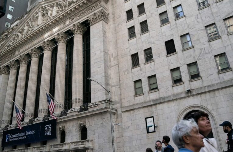 Wall Street, global markets fall in wake of bond sell-off