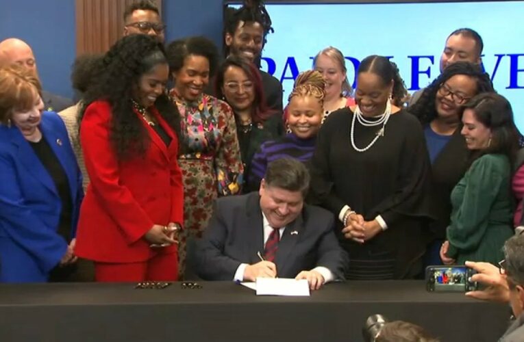 Pritzker Signs Bill Mandating Paid Leave For Nearly All Workers in Illinois